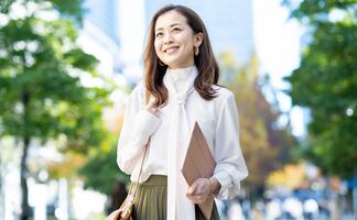 10 empleos con los que las mujeres ganan más dinero en Estados Unidos