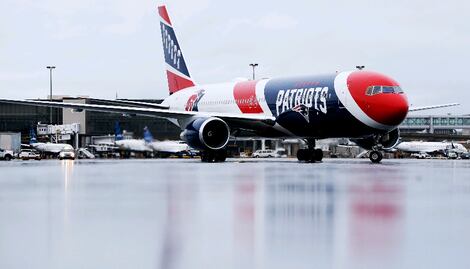 Los Patriotas transportan 1.2 millones de mascarillas desde China en su avión