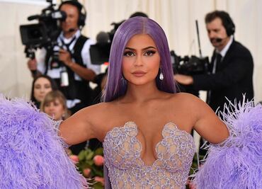 Kylie Jenner delinea sus curvas con ajustado vestido de látex