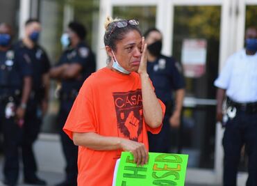 EU: Las latinas ganan en 22 meses lo mismo que un hombre blanco en 1 año