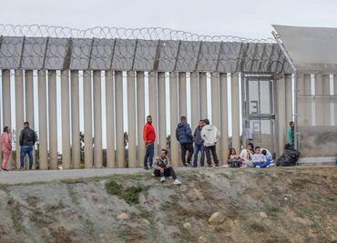 Caen tres migrantes mexicanas del muro fronterizo en Texas y muere una de ellas
