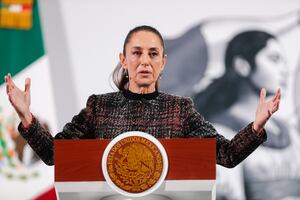 Sheinbaum critica como “exagerada” la nueva prohibición de EU al ganado mexicano