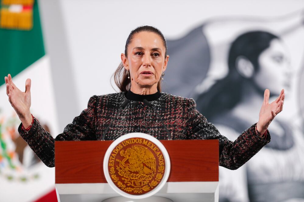 Sheinbaum afirma que el paro de automotriz Stellantis es "temporal" y no reducirá empleos". EFE/ Isaac Esquivel