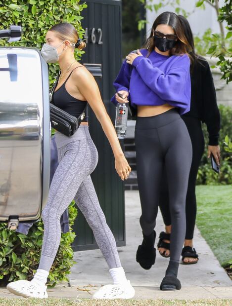 Kendall Jenner y Hailey Bieber arrasan con leggings en Los Ángeles