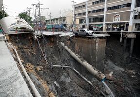 Gigantesco socavón en Bangkok obliga a evacuar hospital y suspende servicios médicos