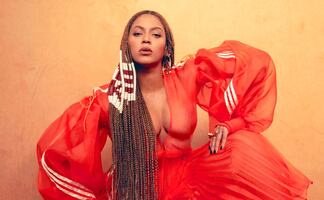 Beyoncé se luce en bodysuit durante sesión con temática vaquera