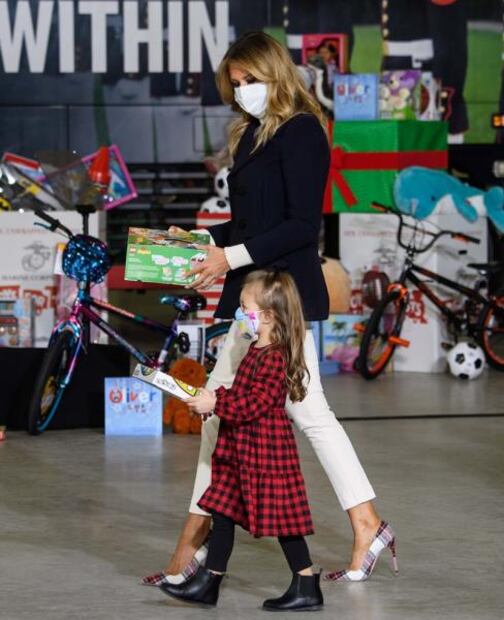 El look de lujo con el que Melania Trump asistió al evento anual de los Marines