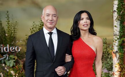 La novia de Jeff Bezos arrasa con vestido rojo y abierto en Londres