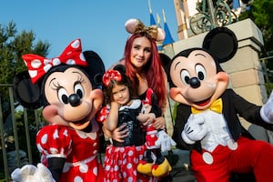 ¡Momentos Mágicos! Dulce María visita Disney World junto a su hija y esposo