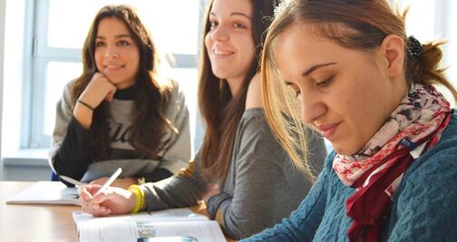 Hablar múltiples idiomas disminuye el riesgo de demencia