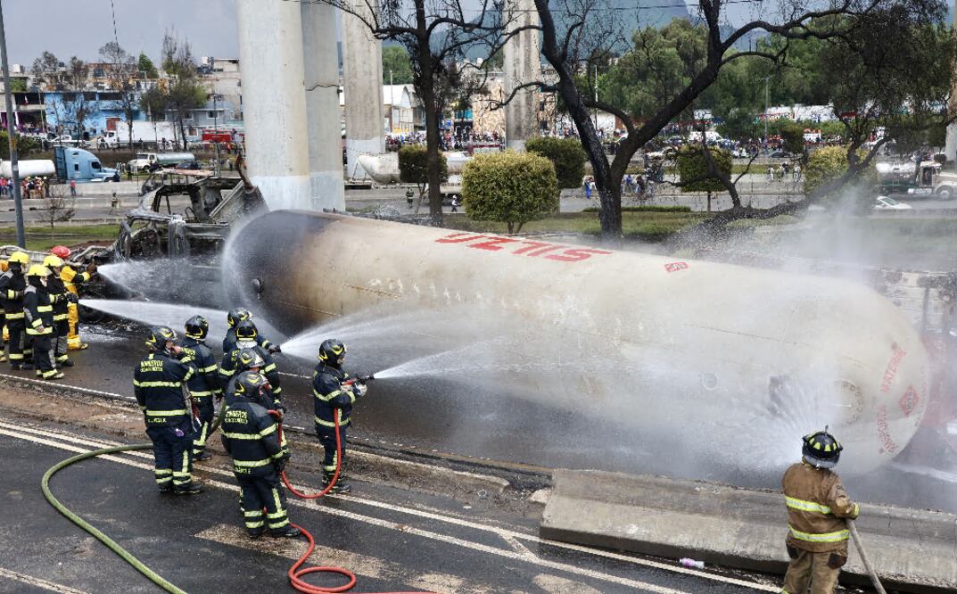 Suman 10 los muertos s por la explosión de pipa de gas en Iztapalapa Foto Valente Rosas / EL UNIVERSAL