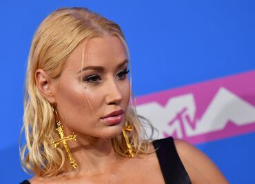 Iggy Azalea luce su figura de ‘ensueño’ con diminuta lencería de encaje y arrasa