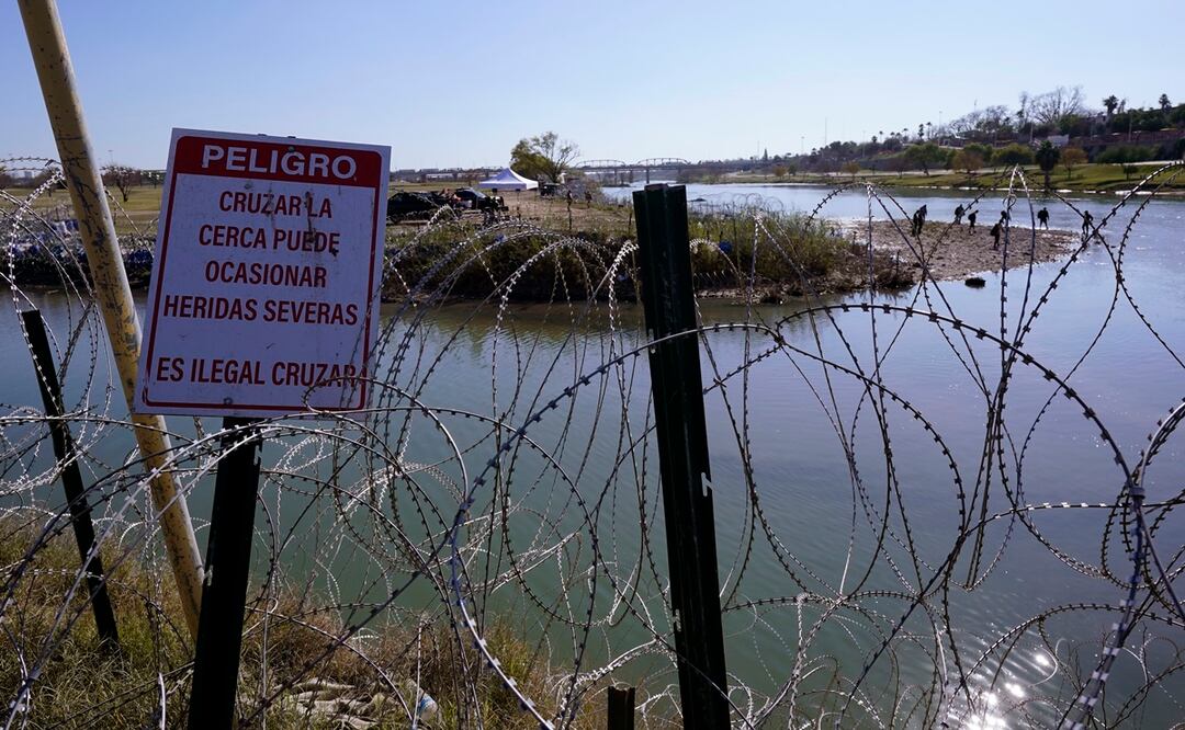Texas impidió que la Patrulla Fronteriza ayudara dos niños y una mujer migrantes que murieron en el Río Grande. Foto: AP