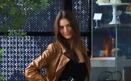 Emily Ratajkowski arrasa con ajustado catsuit en Los Ángeles