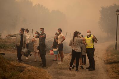 España enfrenta la peor ola de incendios del siglo: poblaciones arrasadas y miles de personas desalojadas