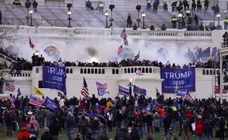Citan a más ex funcionarios de Trump por asalto al Capitolio