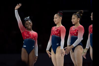 Simone Biles corona al equipo de EU en el Mundial de gimnasia