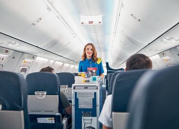 ¿Lo sabías? Azafata revela en TikTok lo que NO deberías hacer en un avión