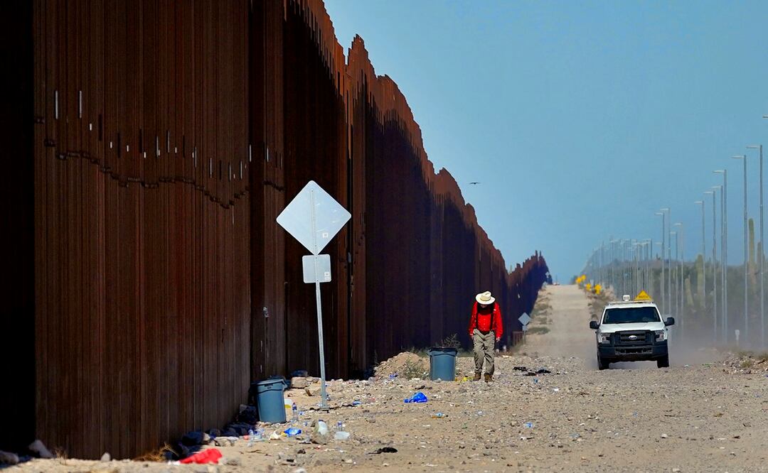 Estados Unidos suspende el trámite vehicular la frontera de Texas ante mayor flujo migratorio. Foto: AP