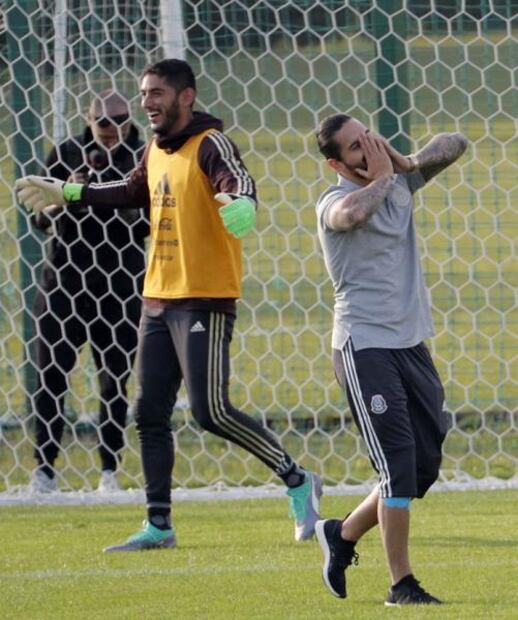 Maluma visita al Tri en su primer entrenamiento en Rusia