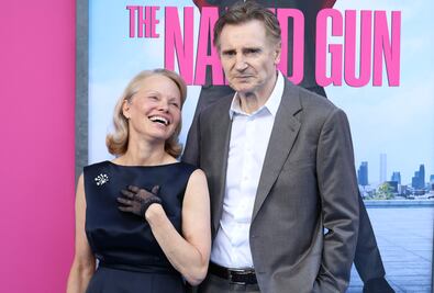 ¿Truco publicitario? Aseguran que Pamela Anderson y Liam Neeson nunca salieron; "su romance fue planeado"