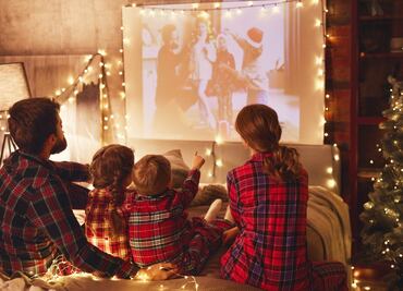 ¿Eres fan de las películas de Navidad? Pagan 2 mil 500 dólares por ver 25 cintas; estos son los requisitos
