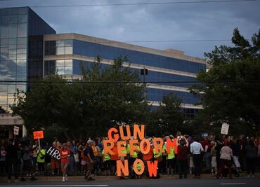 Exigen estadounidenses leyes de armas más restrictivas