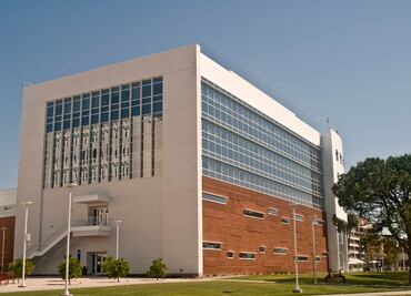 Latina hace historia al ser nombrada rectora de la Universidad Estatal de California