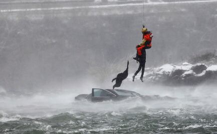 Muere mujer tras conducir auto hasta borde de las Cataratas del Niágara