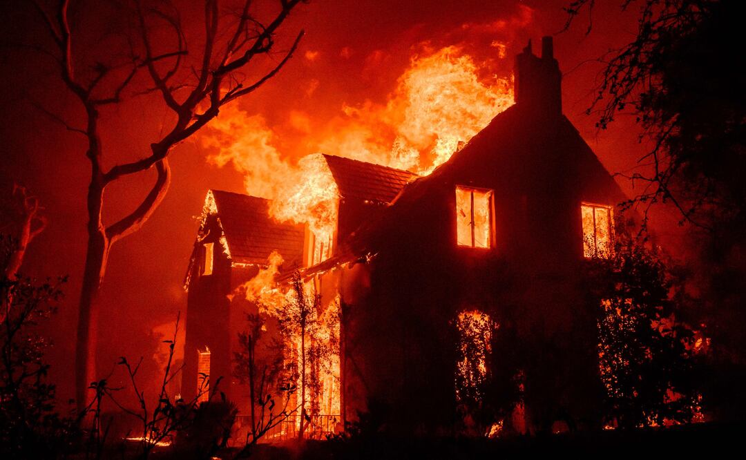 Celebridades muestran catástrofe por incendio de Los Ángeles: "Es una prueba para el alma perderlo todo". Foto: JOSH EDELSON / AFP