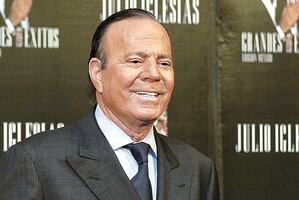 Confiscan frutas al cantante Julio Iglesias en República Dominicana para prevenir plagas