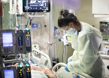 Las mujeres son un 22% más propensas al covid largo: estudio