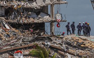 Sube a 94 la cifra de muertos en derrumbe de edificio en Miami-Dade