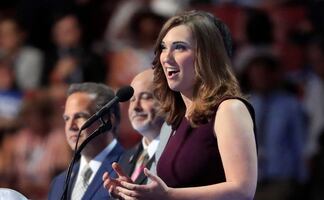 Ella es Sarah McBride, la primera senadora estatal trans en la historia de EU