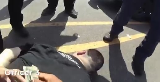 Latino muere tras ser sometido bajo un intenso calor en Phoenix