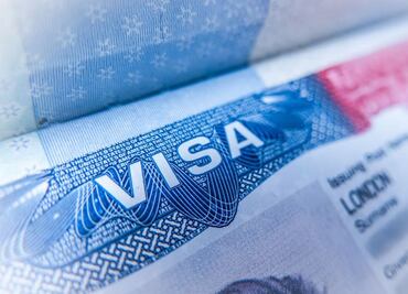 ¿Quién puede sacar la visa americana R? Estos son los requisitos y el proceso para tramitarla
