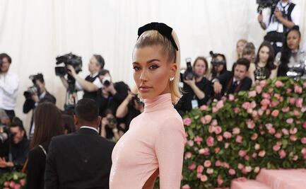 Hailey Bieber cautiva con elegante look braless en Beverly Hills