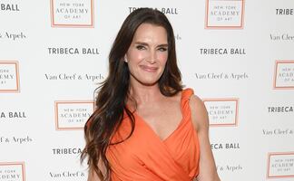 Brooke Shields, de 57 años, destila belleza con traje de baño negro en Tailandia