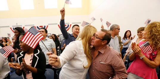 Endurecen requisitos de conducta para obtener ciudadanía de EU