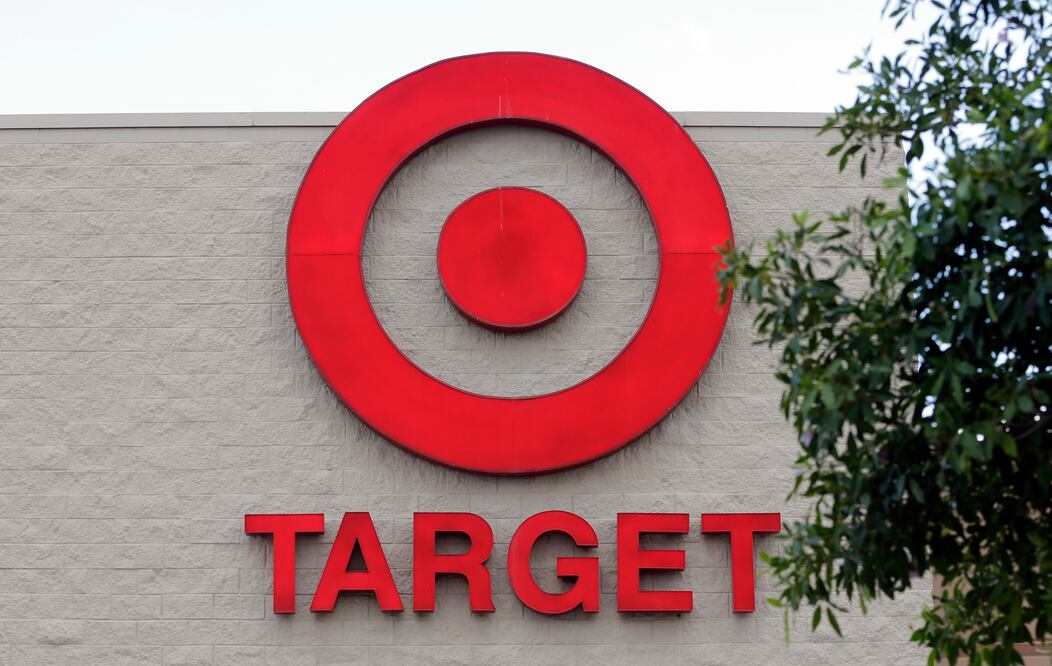 Cierre de Tiendas Target: Robo y Crimen Organizado Amenazan la Seguridad de Empleados y Clientes. (AP Photo/Alan Diaz, File)