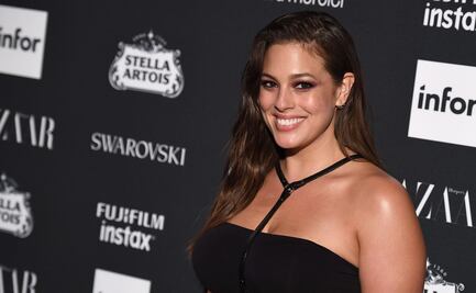 Ashley Graham presume figura ‘curvy’ con lencería en sesión