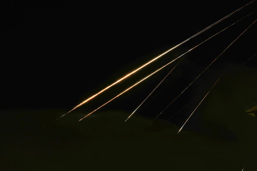 Israel lanza ataque en Teherán tras interceptar misiles iraníes en su territorio (AP Photo/Ariel Schalit)