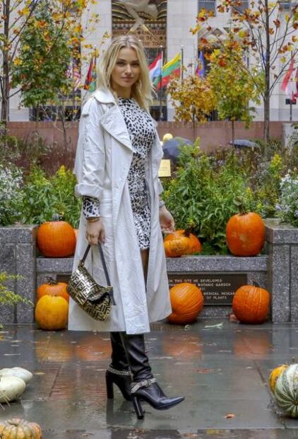 Irina Baeva destila glamour y elegancia en calles de Nueva York