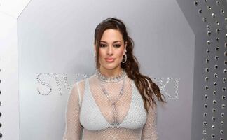 Ashley Graham eleva la temperatura en Instagram con sesión en lencería traslúcida de Victoria’s Secret  