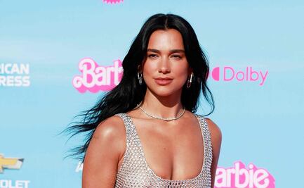 Dua Lipa arrasa en diminuto bikini rojo y posa para presumir su figura en Albania