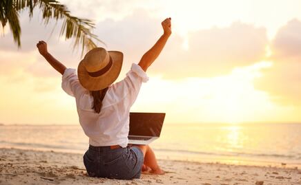 Viaja por el mundo como nómada digital y gana $10,000 dólares al mes. ¿Cuáles son los requisitos?