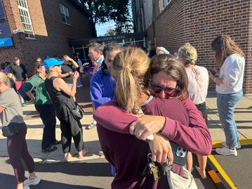 Tiroteo en escuela de Minneapolis: hay al menos dos personas muertas y 20 heridas