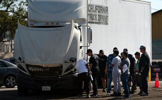 Requisitos para ser un conductor de camión de carga en Estados Unidos