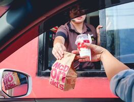 Demanda a McDonald's: Niña sufre quemaduras graves por nuggets calientes