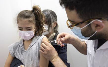 Hospitalizan por covid a 1,000 menores en un día en Estados Unidos 